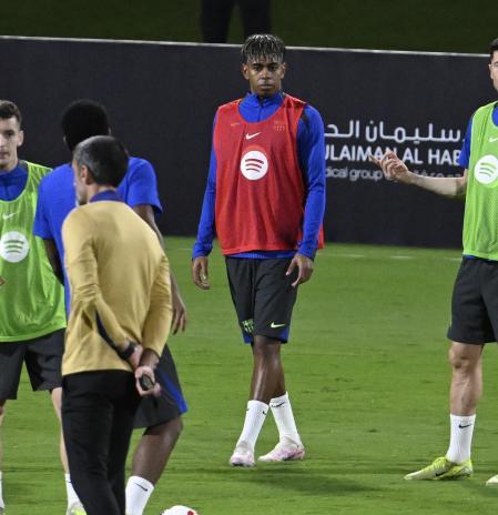 足球赛场上 足球赛场上