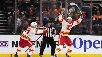 热身赛-上海申花2-0大连英博：于汉超送助攻，戴伟浚破门.